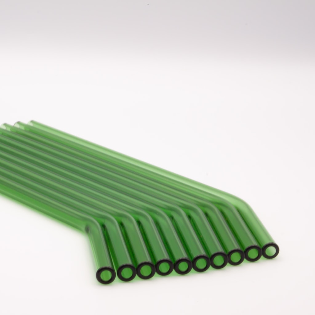 Grüne Röhrli Trinkhalme gebogen